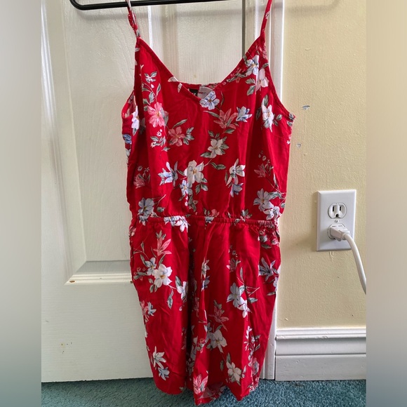 V-neck Floral Red Romper in size 4 from H&M 🌹 - Picture 2 of 3